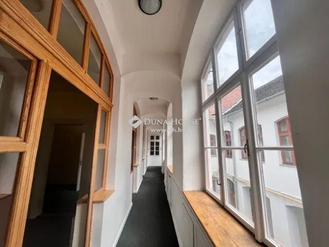 Eladó lakás Pécs 121 nm