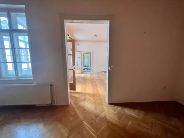 Eladó lakás Pécs 121 nm