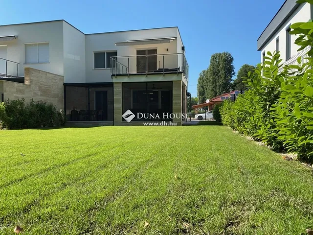 Eladó nyaraló Balatonföldvár 120 nm