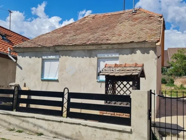 Eladó ház Pécs, Kertváros 66 nm