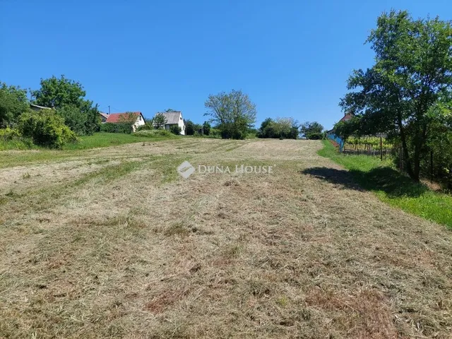 Eladó telek Pécs 6866 nm