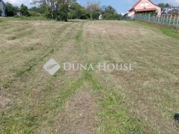 Eladó telek Pécs 6866 nm
