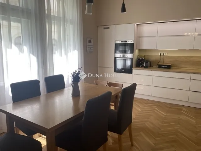 Eladó lakás Pécs, Belváros 132 nm