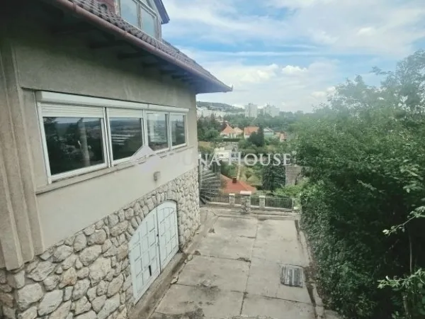 Eladó ház Pécs 350 nm