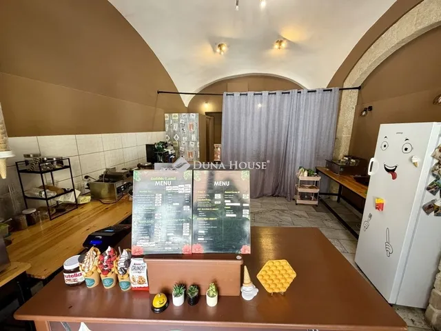 Eladó kereskedelmi és ipari ingatlan Pécs 43 nm