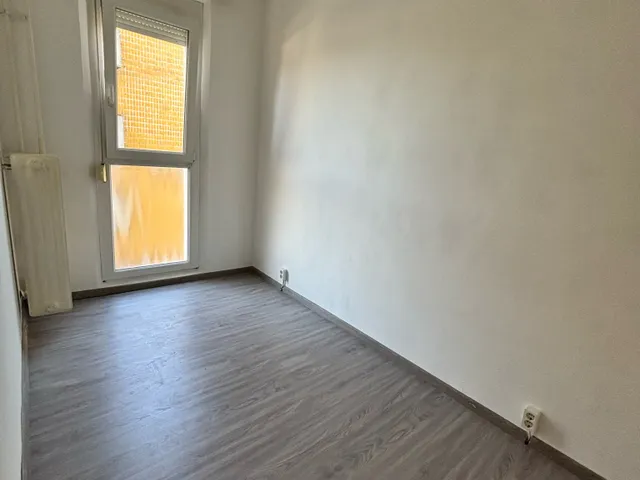 Eladó lakás Pécs, Egyetemváros 35 nm