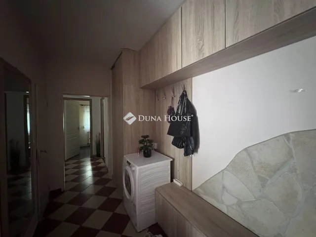 Eladó lakás Pécs, Uránváros 54 nm