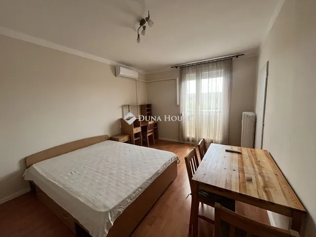 Eladó lakás Pécs, Egyetemváros 35 nm