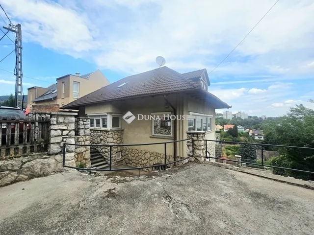 Eladó ház Pécs 350 nm