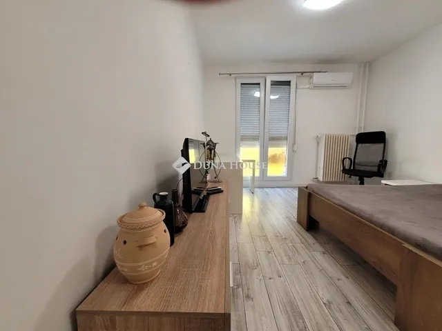 Eladó lakás Pécs, Egyetemváros 35 nm
