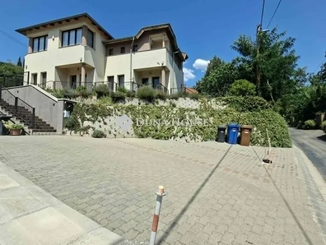 Eladó lakás Pécs, Mecsekoldal 153 nm