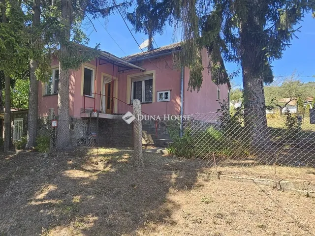 Eladó ház Komló 80 nm