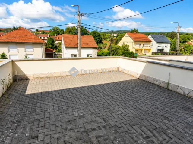 Eladó lakás Pécs, Ürög 142 nm