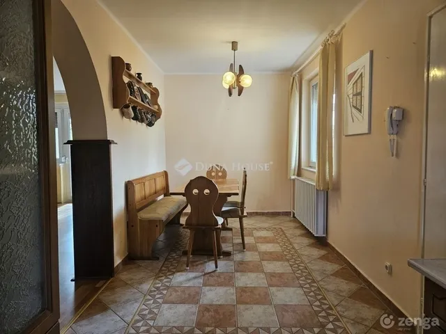 Eladó ház Pécs, Rigóder 208 nm