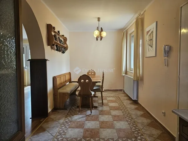 Eladó ház Pécs, Rigóder 208 nm