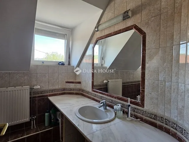 Eladó ház Pécs, Rigóder 208 nm
