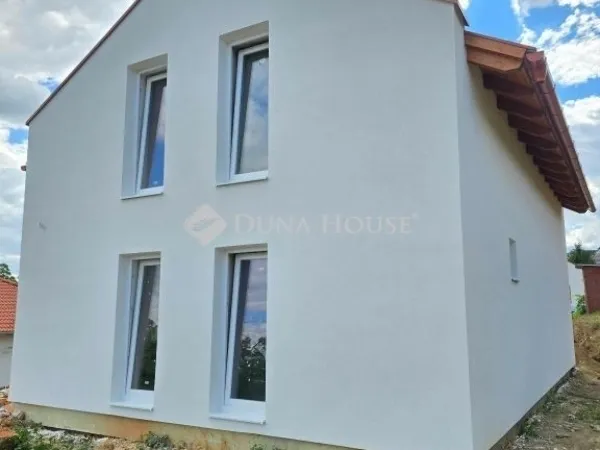 Eladó ház Pécs, Csoronika 108 nm