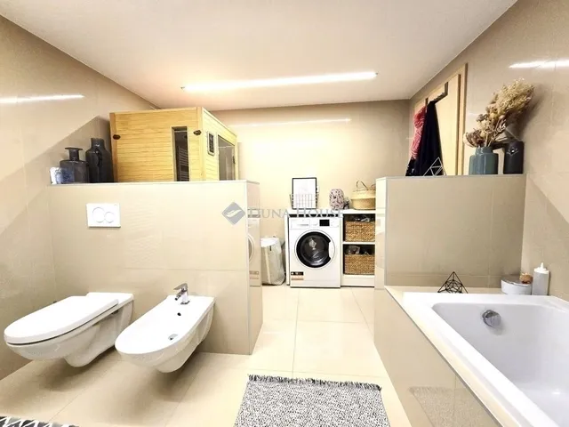 Eladó ház Pécs, Mecsekoldal 194 nm