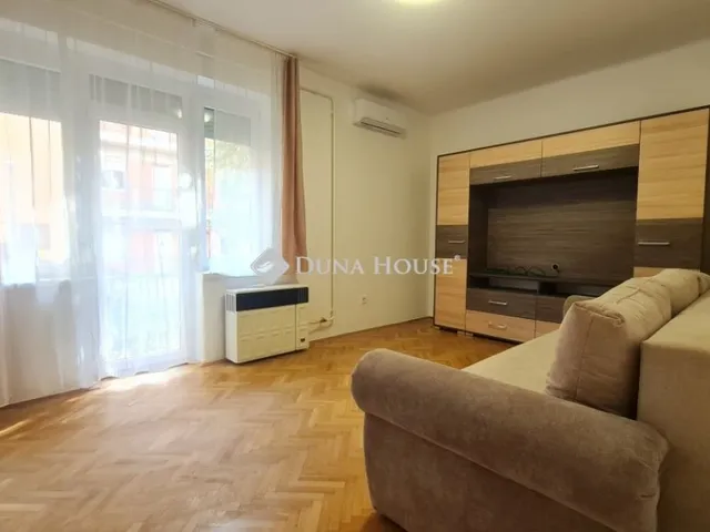 Kiadó lakás Pécs, Uránváros 30 nm