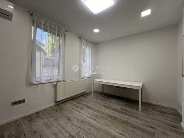 Eladó lakás Pécs, Egyetemváros 113 nm