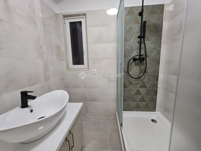 Eladó lakás Pécs 69 nm