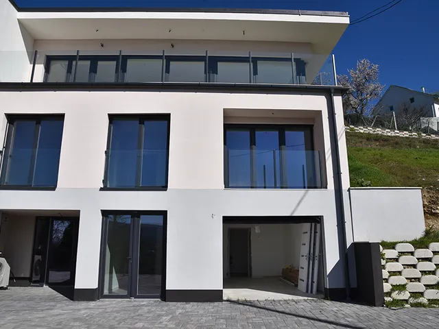 Eladó lakás Pécs, Szkókó 165 nm