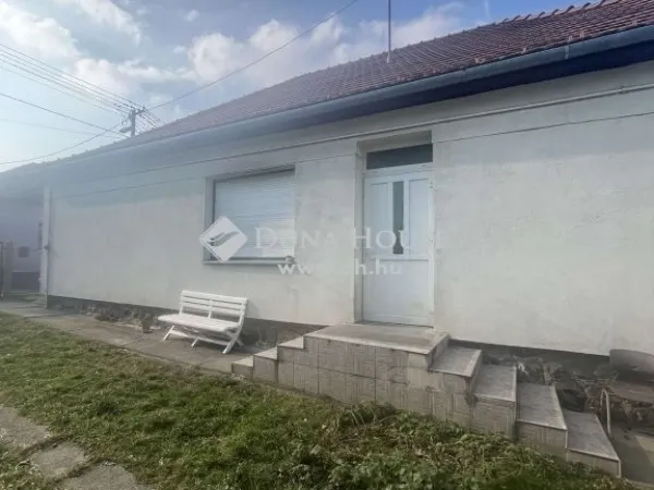 Eladó ház Komló 83 nm