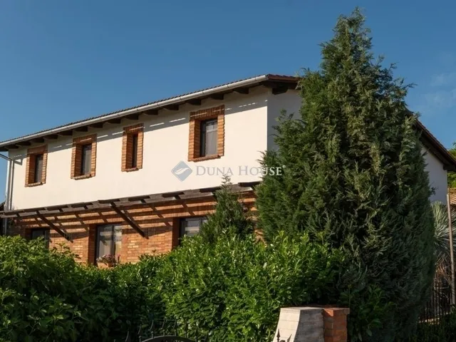 Eladó ház Romonya 230 nm
