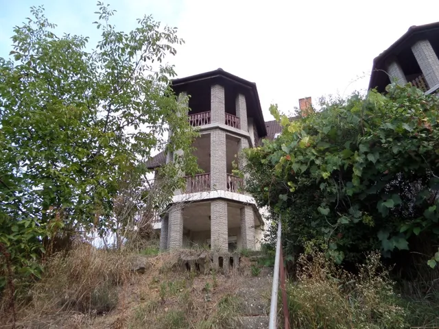 Eladó ház Komló 294 nm