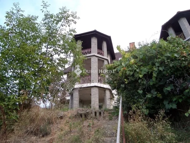 Eladó ház Komló 336 nm