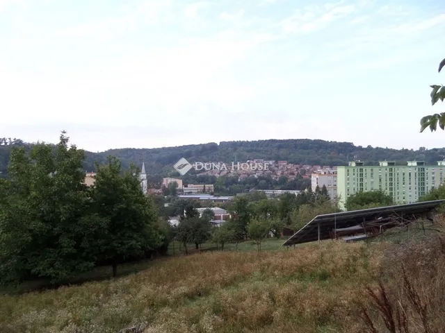 Eladó ház Komló 336 nm