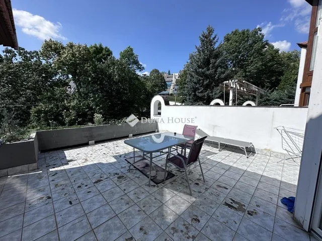 Eladó lakás Pécs, Mecsekoldal 230 nm