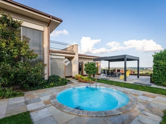 Eladó ház Pécs, Havihegy 300 nm