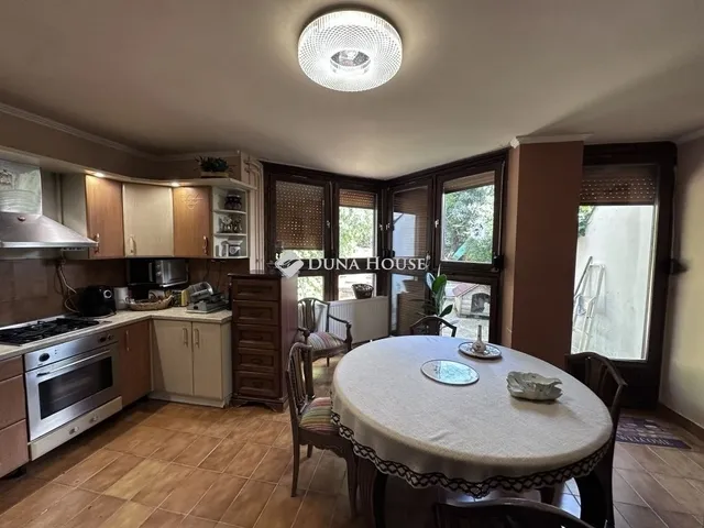 Eladó lakás Pécs 230 nm