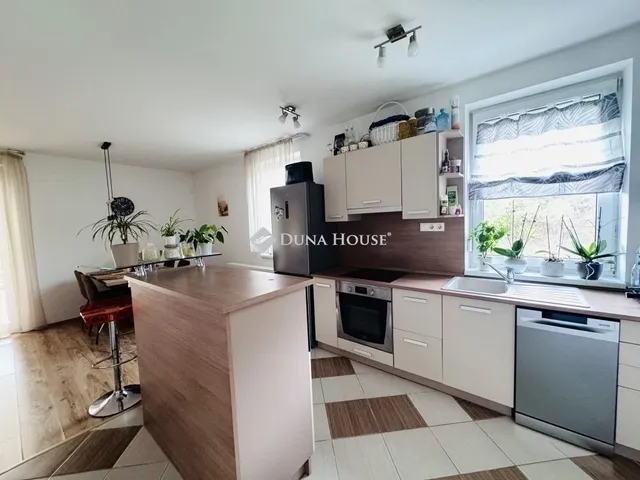 Eladó lakás Pécs, Rigóder 72 nm