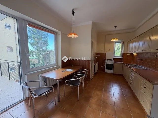 Eladó lakás Pécs 105 nm