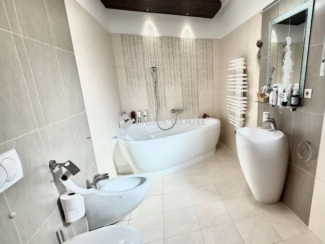 Eladó ház Pécs 275 nm