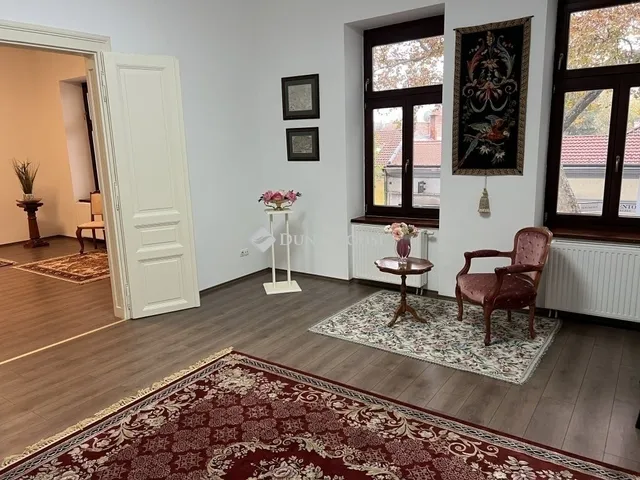 Eladó lakás Pécs, Belváros 104 nm