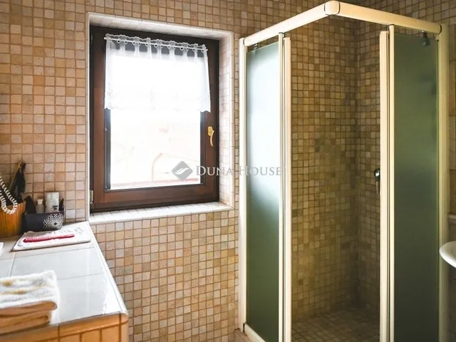 Eladó ház Pécs, Rigóder 300 nm