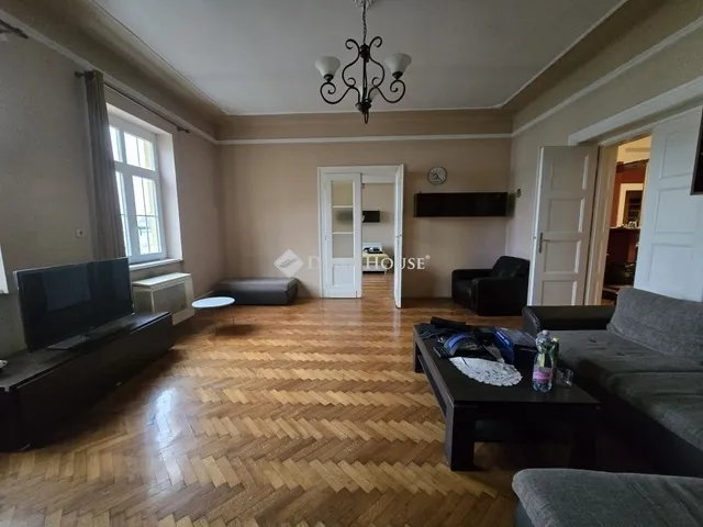 Eladó lakás Pécs 138 nm