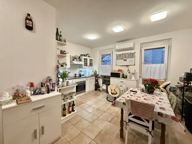 Eladó lakás Pécs, Kertváros 74 nm