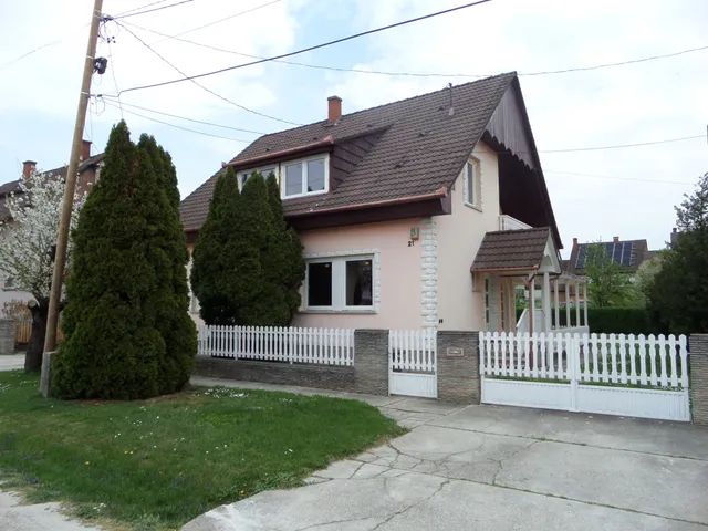 Eladó ház Szentlőrinc 181 nm