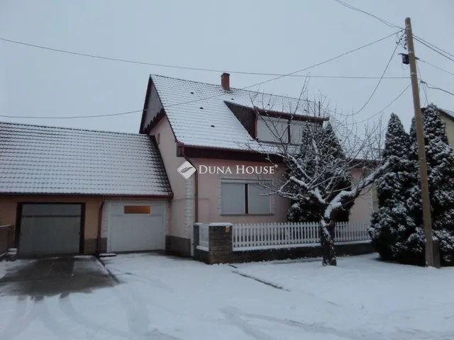 Eladó ház Szentlőrinc 181 nm