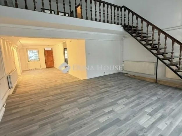 Eladó ház Pécs, Üszögpuszta 270 nm