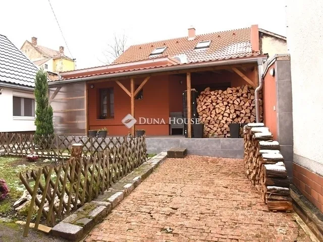 Eladó lakás Pécs, Ledina 73 nm