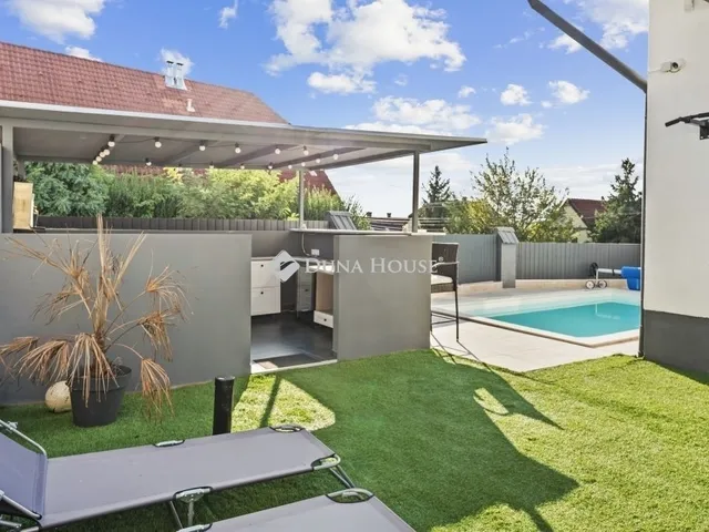 Eladó ház Kozármisleny 230 nm