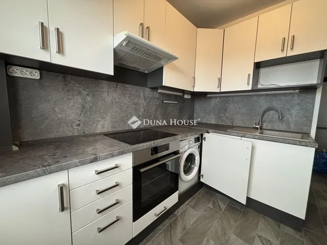 Eladó lakás Pécs, Kertváros 67 nm