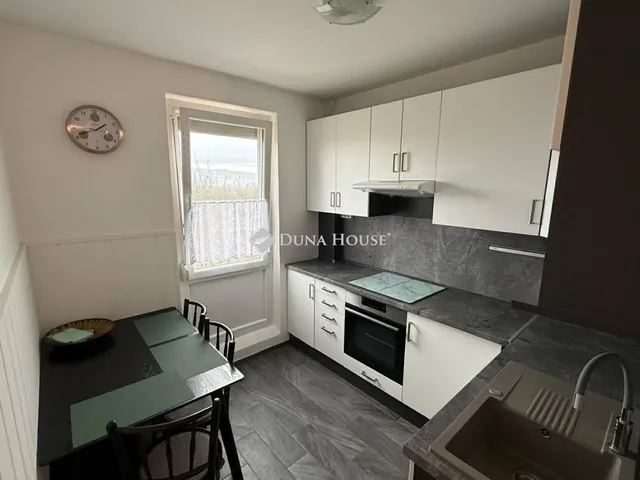 Eladó lakás Pécs, Kertváros 67 nm