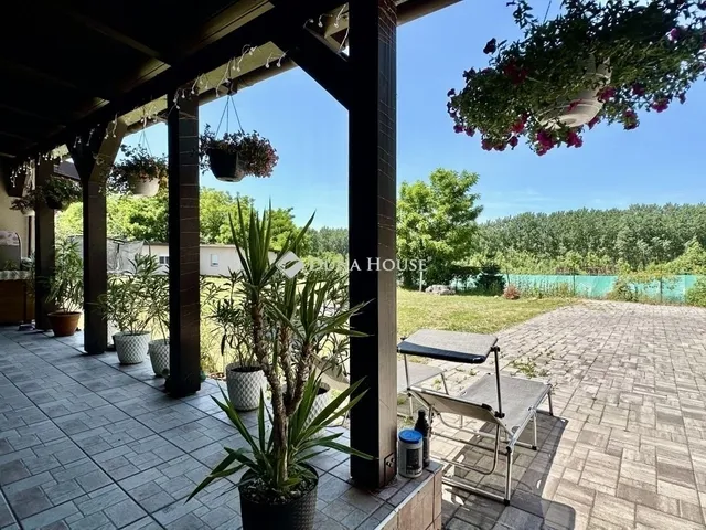 Eladó ház Pécs, Gyárváros 248 nm