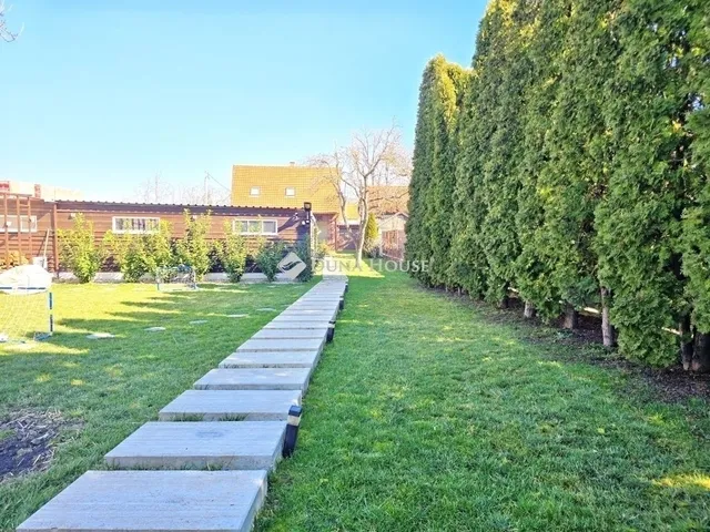 Eladó ház Pécs, Gyárváros 100 nm